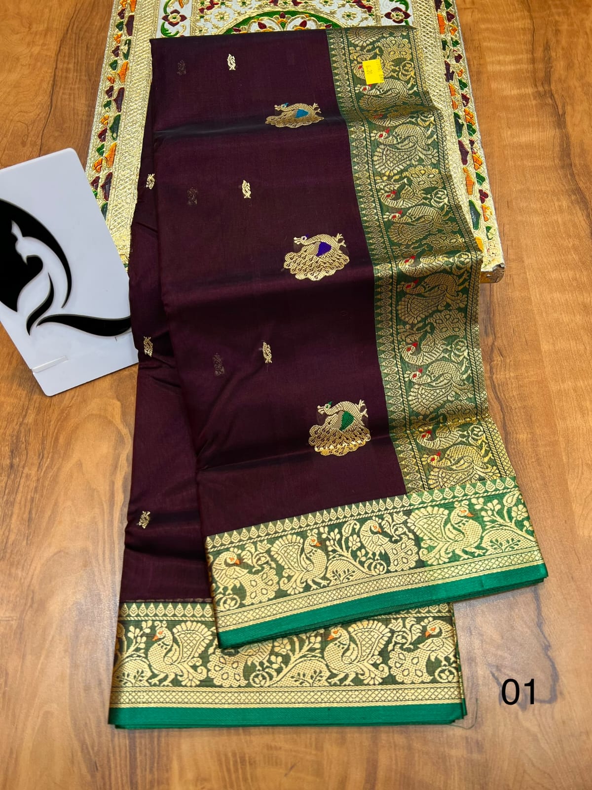 Parrot green daagina silk peshwai paithani saree – Karagiri Global